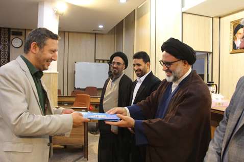 نشست شورای دانشگاه علوم و معارف قرآن کریم برگزار شد.